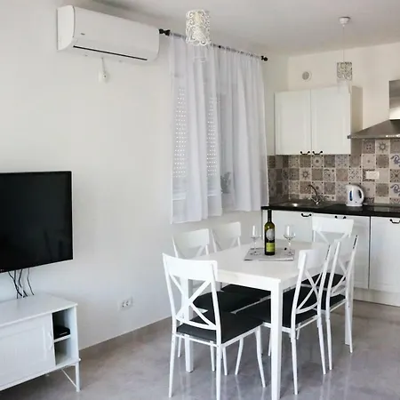 Sweet Corner Apartment Split Exterior photo